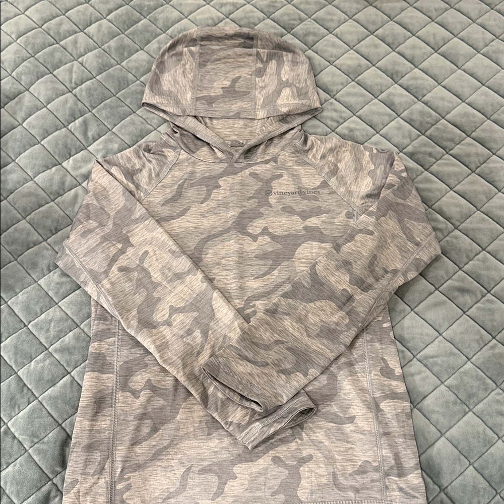 Vineyard Vines Gray Camo Performance Hoodie. Size medium
